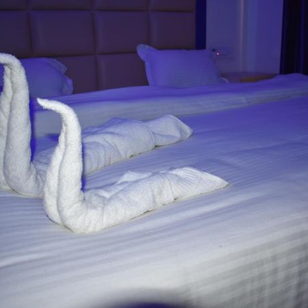 Hotel Shagun Residency Mathura Bagian luar foto