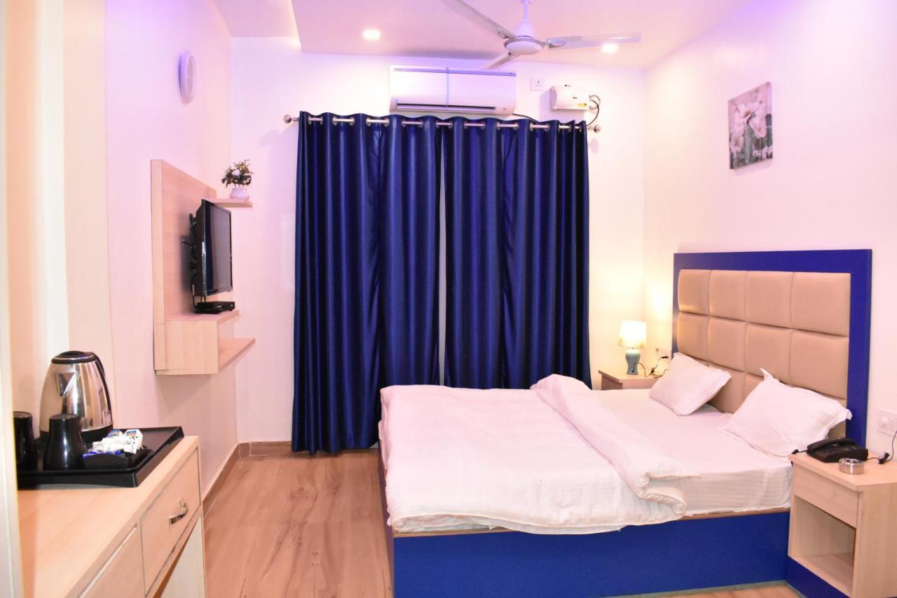 Hotel Shagun Residency Mathura Bagian luar foto
