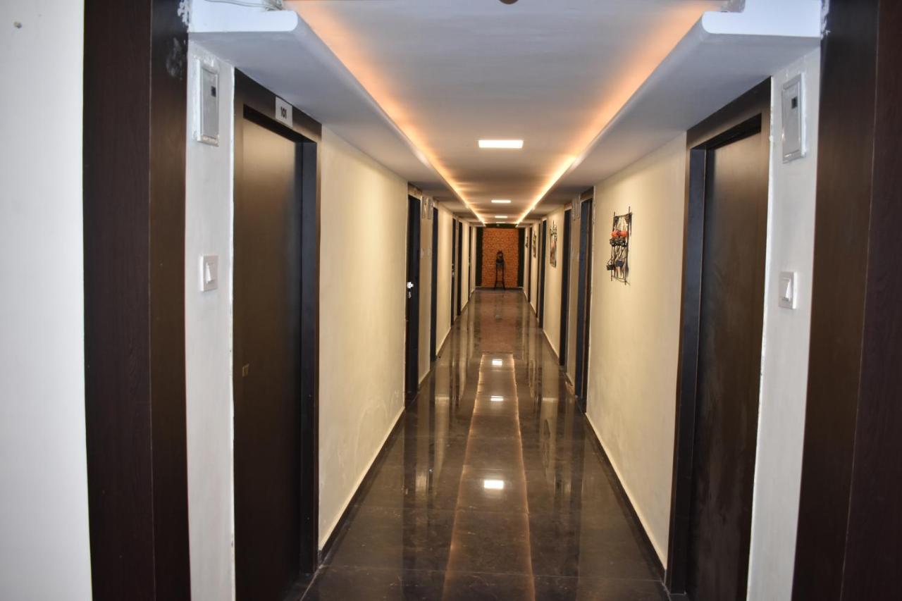 Hotel Shagun Residency Mathura Bagian luar foto