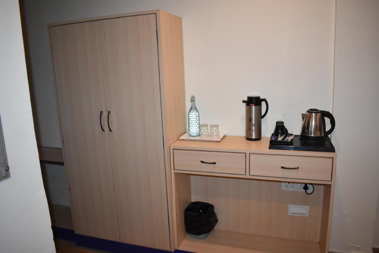 Hotel Shagun Residency Mathura Bagian luar foto
